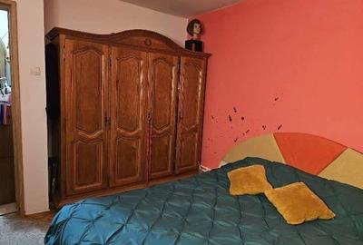 Apartament cu 2 camere decomandat în CET - 6