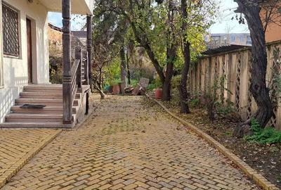 Casa de vanzare cu 3 camere , Str . Nicolae Golescu 168.000 euro neg. - 8