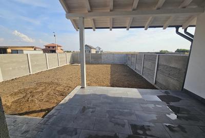 Casă cu 3 camere în Sânandrei