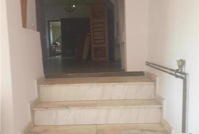 Casa cu etaj,teren 400 mp, pretabila : clinica, gradinita, birouri - 6