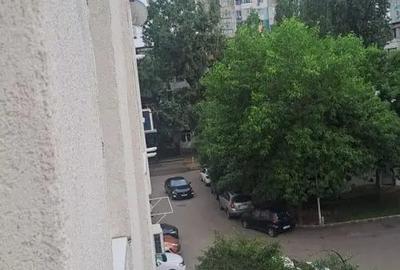 Garsonieră decomandată în Micro 19 - 2