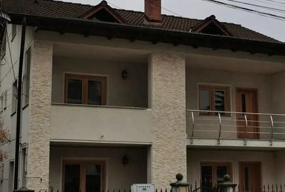 Casa de vanzare zona centrala si linistita Pitesti - 1