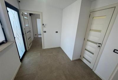 Spațiu comercial, de 40 mp, în Nord - 8