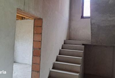 Casă cu 4 camere cu Teren 300 Mp în Acățari - 6