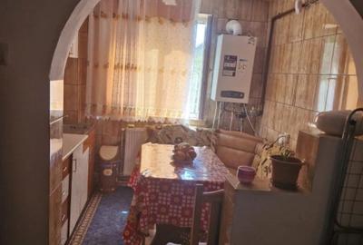 Apartament cu 2 camere semidecomandat, mobilat în Central