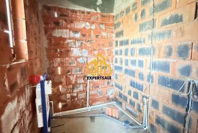 Casă cu 4 camere cu Teren 240 Mp în Central