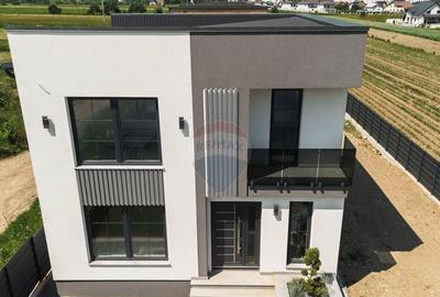 Casa / Vila de vanzare la rosu in Radauti Casa / Vila de vanzare la rosu in Radauti - 3