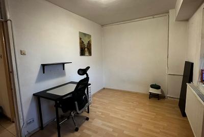 Apartament cu 4 camere decomandat în Tei - 12