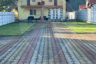 Casa / Vila cu 10 camere de vanzare in Moieciu de Jos