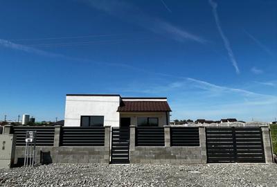 Casă cu 3 camere în Cârcea - 1