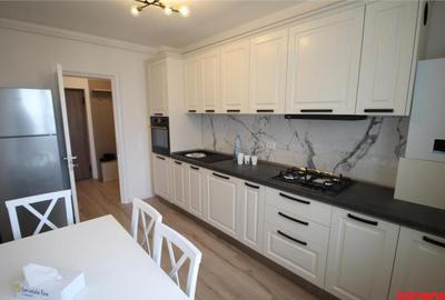 Bloc nou - prima - langa Universitatea Bacovia- 2 camere - - 3