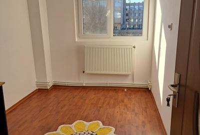 Se vinde un apartament cu 4 camere decomandat, situat în zona Port – Centru, - 3