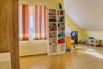 Casă cu 6 camere cu Teren 647 Mp în Central - 2