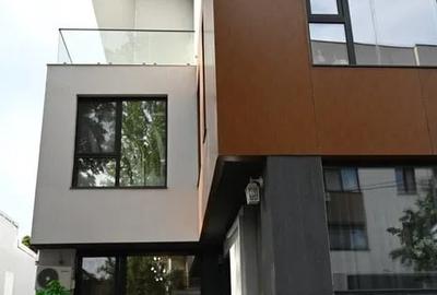 Casă individuală cu 6 camere cu Canalizare în Tei