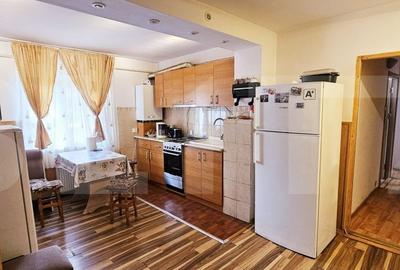 Apartament de vanzare, cu 3 camere, decomandat, 68mp, parter inalt
