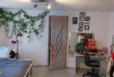 Casă cu 5 camere cu Teren 365 Mp în Poșta - 2