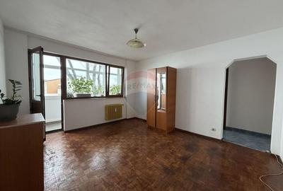 Apartament cu 3 camere semidecomandat, mobilat în Giulești