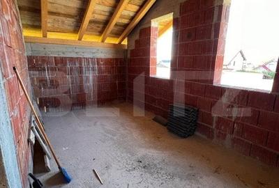 CASA DE VANZARE LA ROSU IN CIHEI, STRADA INCHISA,ZONA LINISTITA - 12