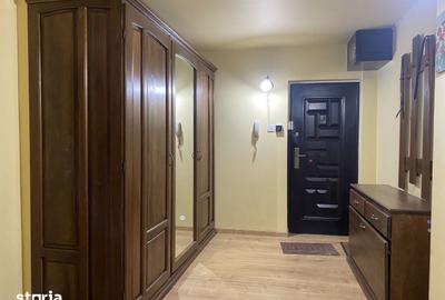 Apartament cu 4 camere decomandat în Malu Roșu - 1