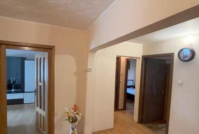 Apartament de vanzare, cu 3 camere decomandat, 68 mp, parter - 5