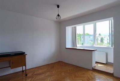 Apartament cu 3 camere semidecomandat, mobilat în Gemenii
