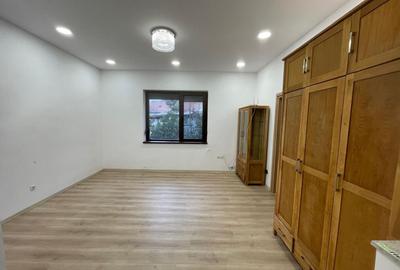 Casă cu 4 camere cu Canalizare în Ultracentral - 2