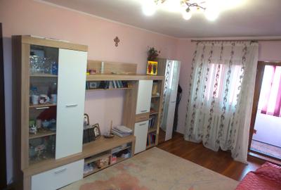 Apartament cu 6 camere decomandat în Central