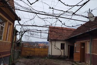 Casă cu 6 camere cu Teren 2000 Mp în Brusturi - 2