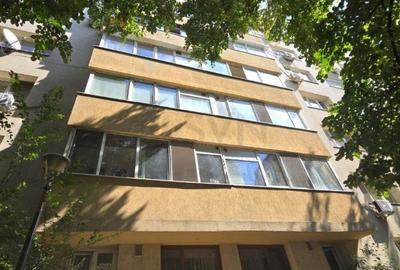 Apartament cu 3 camere semidecomandat în Grivița