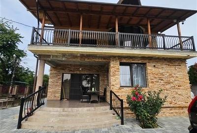 VILA DE VANZARE BACAU  P+E+M (de locuit si birou , clinica, notarriat, medic de - 2