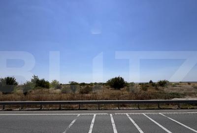 Teren de 44421 mp, în Central