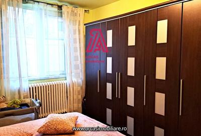 Casă cu 7 camere cu Canalizare în Trei Stejari - 3