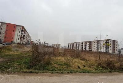 Teren de 2550 mp, în Tractorul