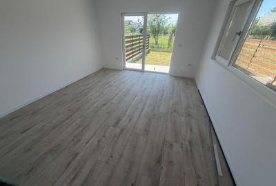 Duplex cu 5 camere cu Canalizare în Central - 2