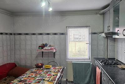 Apartament cu 3 camere semidecomandat în Broșteni - 11