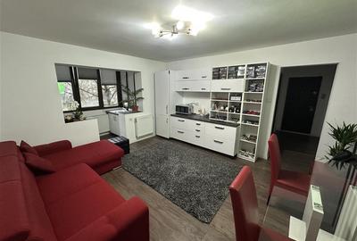 Apartament cu 3 camere semidecomandat în Central - 1