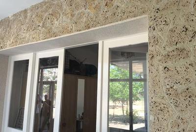 Casă cu 6 camere cu Teren 1892 Mp în Central - 2
