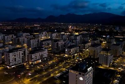 Apartament cu 3 camere decomandat, mobilat în Tractorul - 9