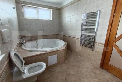 Casa Ultracentral cu 5 camere in suprafa?a de 300 mp ?i un teren de 600 mp - 13