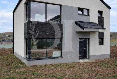 Casă individuală cu 5 camere cu Canalizare în Câmpenești - 1