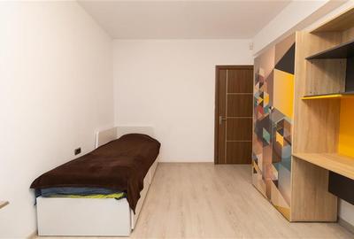 Apartament cu 3 camere decomandat în Tractorul - 18