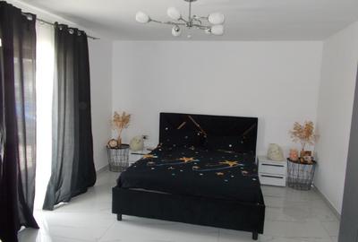 Duplex cu 4 camere cu Teren 325 Mp în Parța