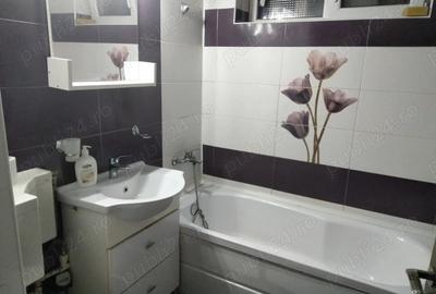 Apartament cu 3 camere semidecomandat în Central - 1