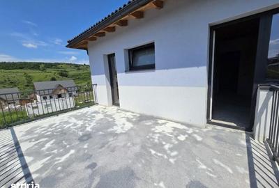 Casă cu 4 camere cu Teren 500 Mp în Baciu - 1