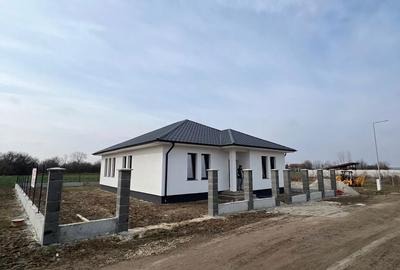 Casă cu 3 camere cu Teren 431 Mp în Central - 1