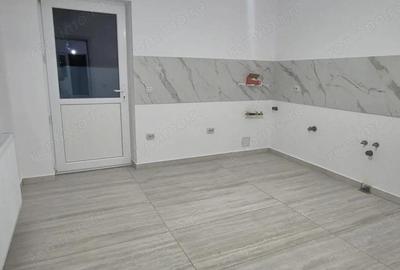 Casă cu Teren 250 Mp în Central