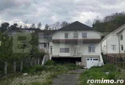 Casă cu 7 camere cu Teren 1000 Mp în Central - 1