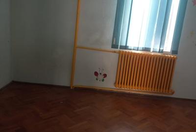 Casă cu 4 camere cu Teren 160 Mp în Vatra Luminoasă