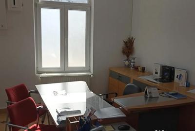 Spațiu comercial, de 30 mp, în Central - 7