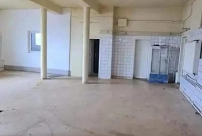 Spațiu comercial, de 250 mp, în Central - 3